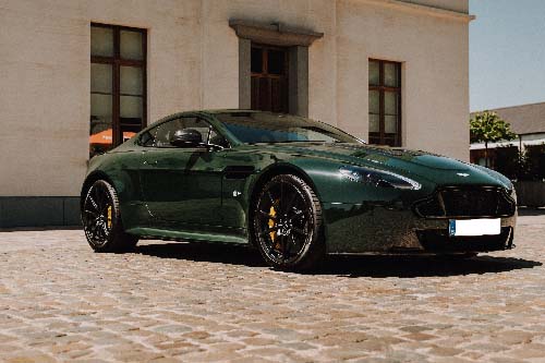 aston martin v8 vantage